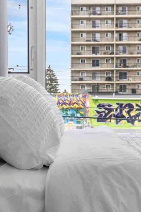 カルガリーChic 1Br Kensington Unit W/Parkingアパートメント エクステリア 写真