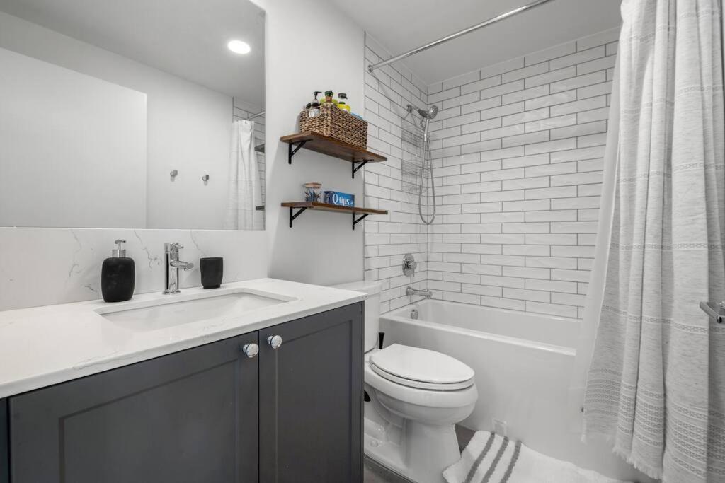カルガリーChic 1Br Kensington Unit W/Parkingアパートメント エクステリア 写真