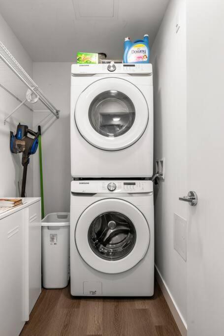 カルガリーChic 1Br Kensington Unit W/Parkingアパートメント エクステリア 写真