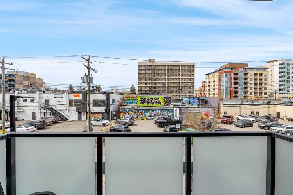 カルガリーChic 1Br Kensington Unit W/Parkingアパートメント エクステリア 写真