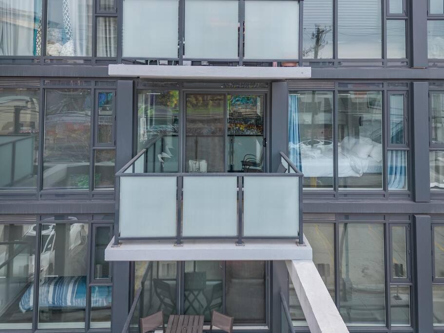 カルガリーChic 1Br Kensington Unit W/Parkingアパートメント エクステリア 写真